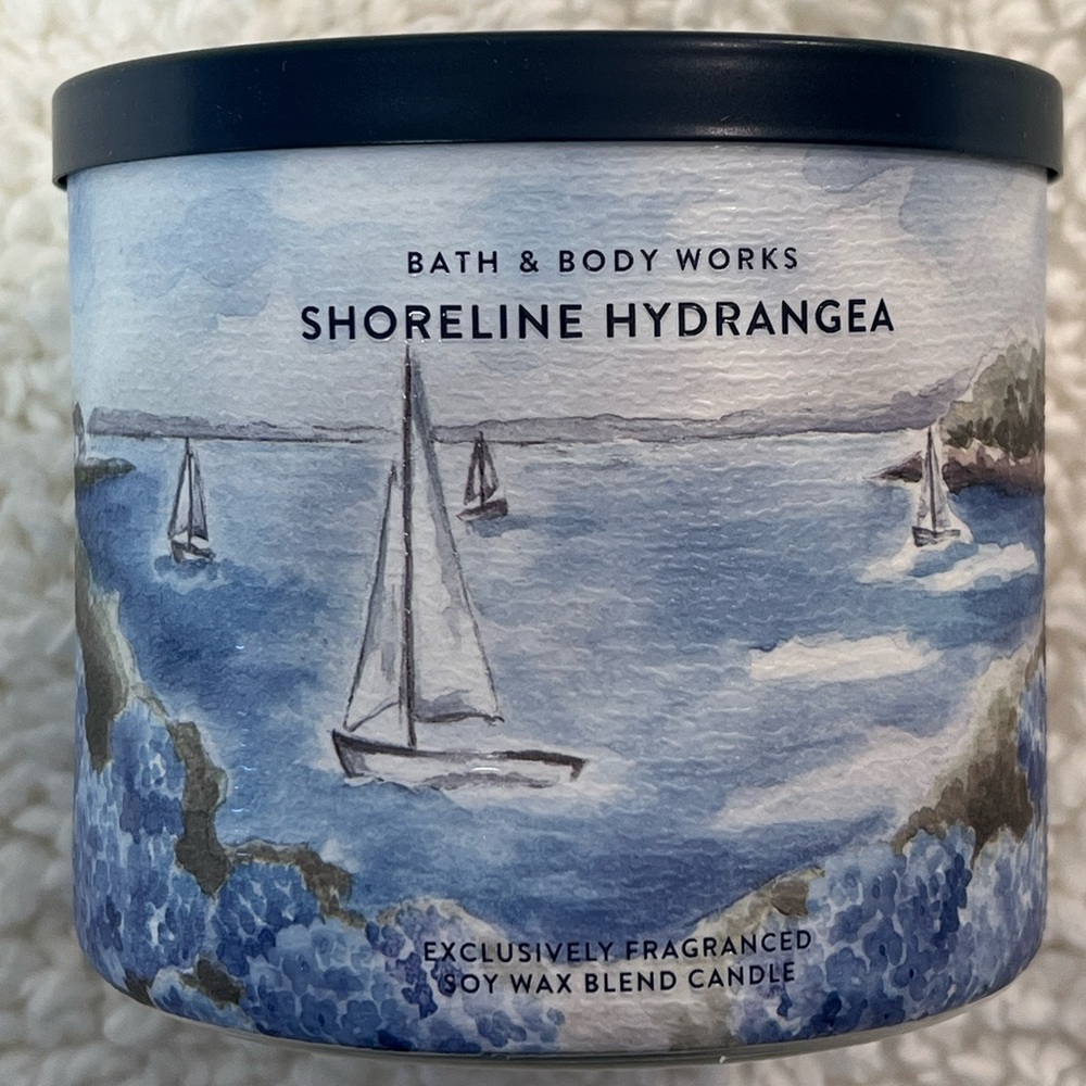 Bath & Body Works Shoreline Hydrangea 3-Wick Soy Wax Candle 3-Wick 14.5 Oz